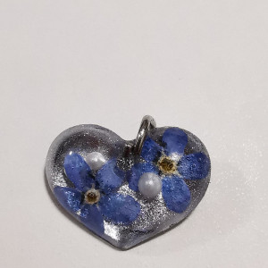 Mikro serduszko zawieszka z niezapominajkami