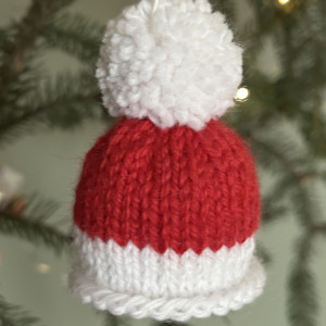 Mini-czapeczka, ozdoba na choinkę, zawieszka czerwono-biała