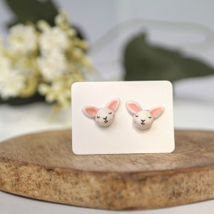 Mini kolczyki króliczki – śpiące bunny studs, lekkie, kawaii, art
