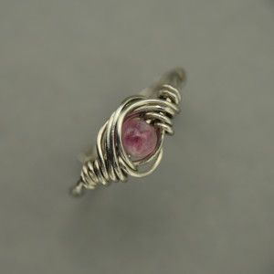 Mini pierścionek regulowany różowy turmalin