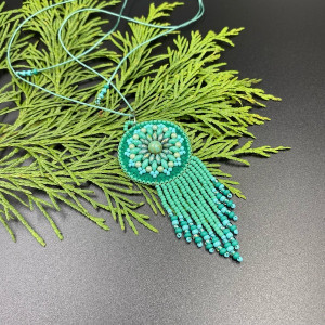 Mini wisiorek turkusowy #1002 - haft koralikowy