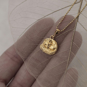 Mini wisiorek z liskiem ze złoconego srebra