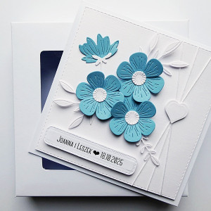 Minimalistyczna kartka ślubna biało-niebieska