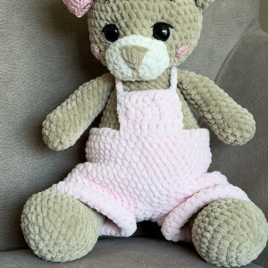 Miś Maja w różowych spodenkach ręcznie robiony.