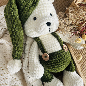 Miś na szydełku w spodenkach