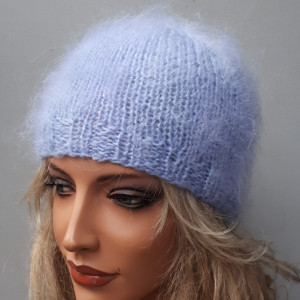 Moherowa czapka w kolorze jasno niebieskim