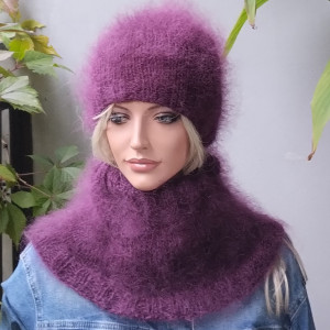 Moherowy komplet czapka i komin w kolorze śliwkowym