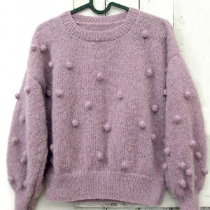 Moherowy sweterek z bombelkami - Jasny Wrzos