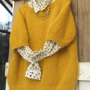 Moherowy sweterek z krótkim rękawkiem - miodowy kolor