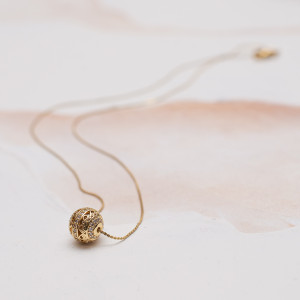 Naszyjnik 'Aria' – Świetlista Kula Elegancji