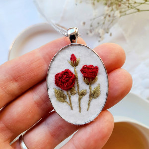 Naszyjnik Bordowe róże ogrodowe 2