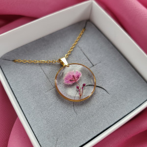 Naszyjnik koło z różową gipsówką