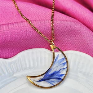 Naszyjnik księżyc płatkami chabru