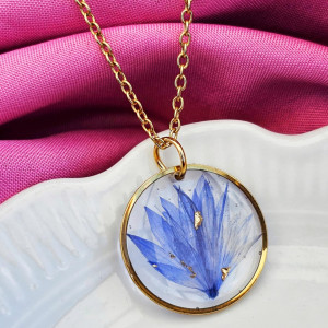 Naszyjnik okrągły z płatkami chabru