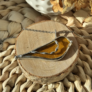 Naszyjnik ptaskek z żółtego szkła Wisiorek na łańcuszku Witraż