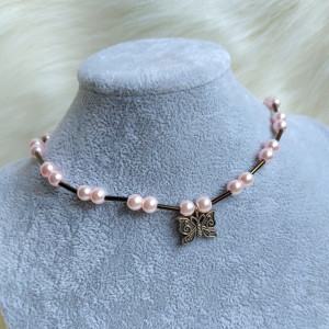 Naszyjnik, różowy choker z motylem