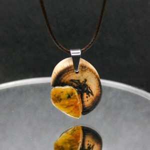 Naszyjnik Wisiorek „Bursztyn i dąb ” - pirografia, amber jewellery