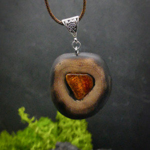 Naszyjnik Wisiorek „Bursztyn serce - pirografia, wood jewellery, amber