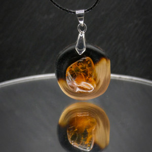 Naszyjnik Wisiorek „Magia bursztynu” - pirografia, amber jewellery