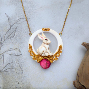 Naszyjnik z białym królikiem i jaspisem