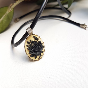 Naszyjnik z Czarną Różą 1256