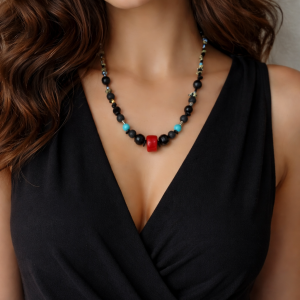 Naszyjnik Z Czarnych Korali I Bryłki Korala Czerwonego