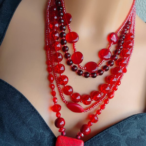 Naszyjnik Z Czerwonych Korali Kulki Howlit Szkło