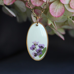 Naszyjnik z fioletowymi kwiatami złoty jajowaty