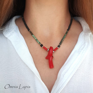 Naszyjnik z koralem, turkusem, onyksem i lawą