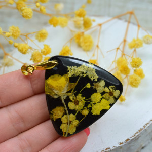 Naszyjnik z kwiatami w żywicy - żółto czarny