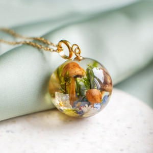 Naszyjnik z leśną kompozycją 015
