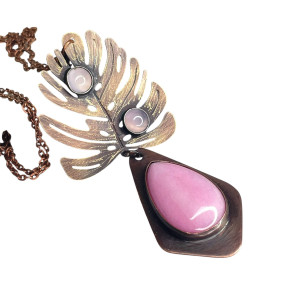 Naszyjnik z liściem monstery z różowymi agatami i jadeitem c1353