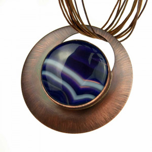 Naszyjnik z miedzi z okrągłym agatem c823.