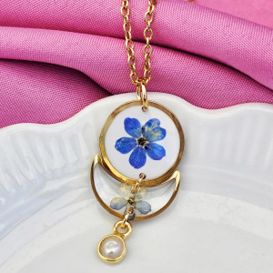 Naszyjnik z niezapominajki i perłą