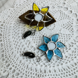 Niebieska Witrażowa broszka kwiat Słonecznik