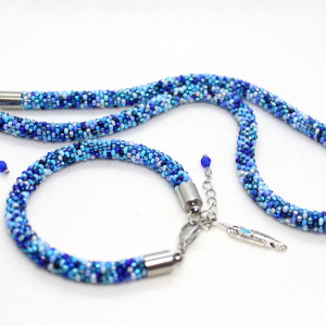 Niebieski komplet biżuterii z drobnych koralików