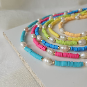 Niebieski naszyjnik z perłami