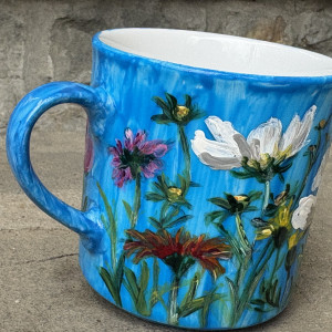 Niebieski porcelanowy kubek ręcznie malowany Kwiaty