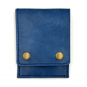 Niebieski portfel skórzany ręcznie uszyty na karty.