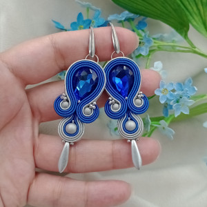 Niebieskie kobaltowe srebrne kolczyki soutache na wesele