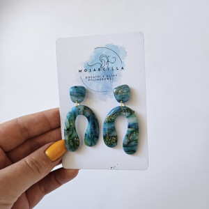 Niebieskie kolczyki z żywicą