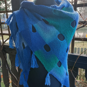 Niebiesko turkusowa chusta na drutach