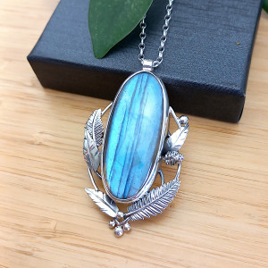 Niebo nad lasem - srebrny naszyjnik z labradorytem