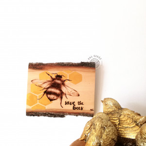 Obraz Wypalony w drewnie. Pszczoła. Save the bees.