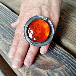 Okazały koniakowo herbaciany   regulowany witrażowy pierścionek