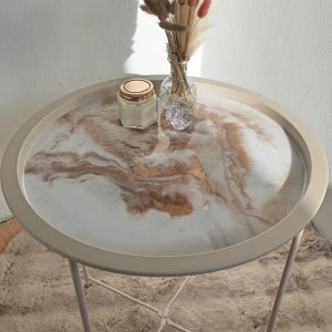 Okrągły stolik kawowy z żywicy epoksydowej efekt marmuru