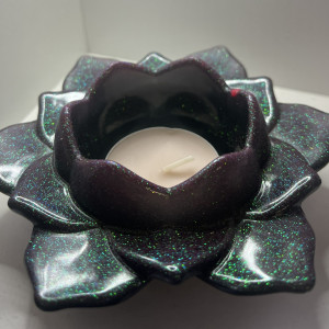 Opalizujący fiolet-zieleń świecznik z żywicy epoksydowej