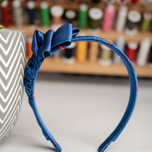 Opaska jedwabna krawata w czerwone kapelusze - upcykling