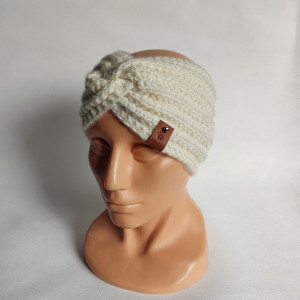 Opaska ręcznie robiona na drutach, kremowa.