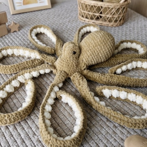 Ośmiornica na szydełku beż